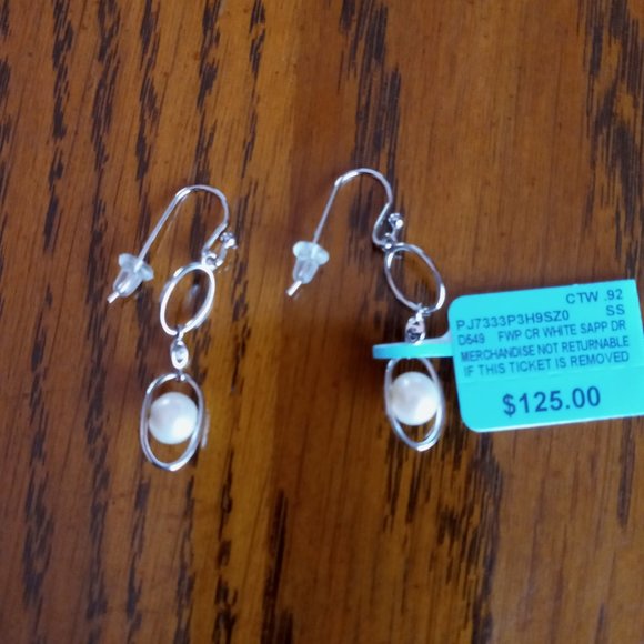 *Price Drop* Pearl and Sterling Silver Earrings - Picture 1 of 4